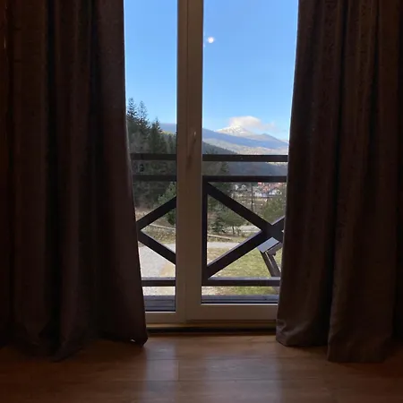 лучка Holiday home Mykulychyn